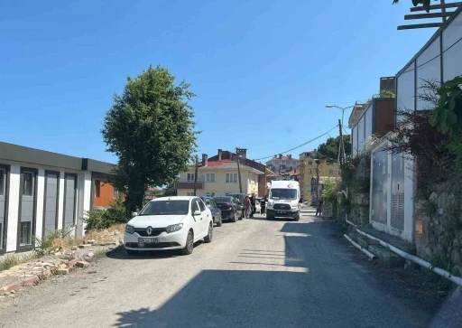İnşaatta &ccedil;alışırken yaralanan iş&ccedil;i hastaneye kaldırıldı
