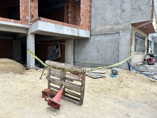 İnşaatta kafasına mutfak t&uuml;p&uuml; d&uuml;şen iş&ccedil;i hayatını kaybetti
