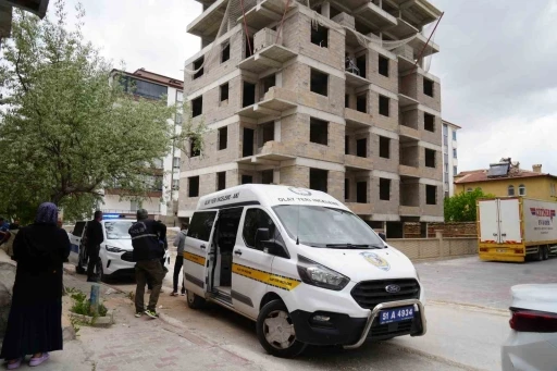 İnşaattan d&uuml;şen iş&ccedil;i ağır yaralandı
