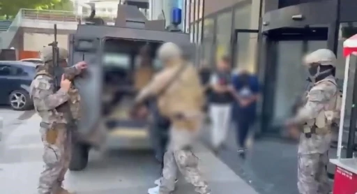 İnternet üzerinde faizsiz kredi arayanları hedef alan şebekeye &quot;Akbaba Operasyonu&quot;: 18 tutuklama
