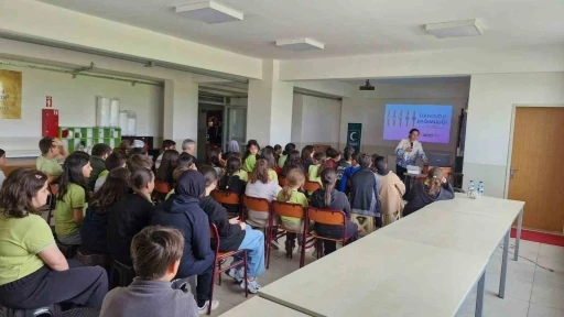 İnternet ve bilişim teknolojileri konuşuldu
