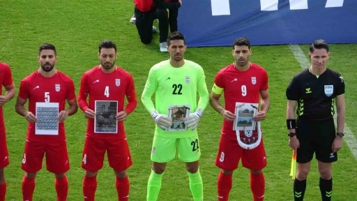 İran A Milli Futbol takımı, Kosta Rika ma&ccedil;ına savaşta hayatını kaybeden &ccedil;ocukların fotoğrafıyla &ccedil;ıktı
