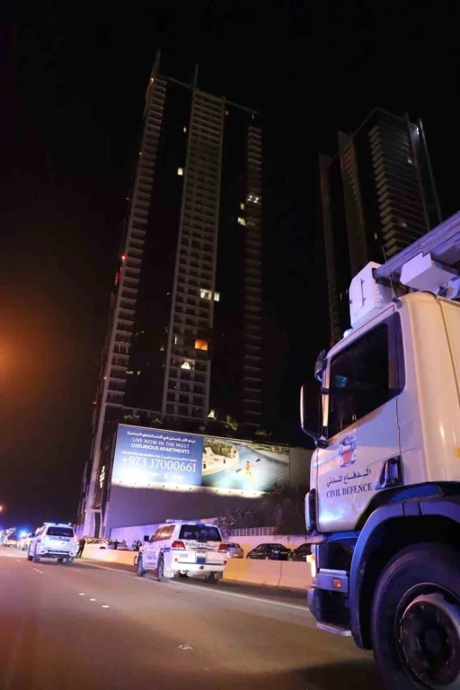 İran, Bahreyn&rsquo;de otel ve 2 konutu hedef aldı
