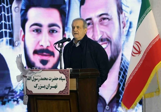 İran cumhurbaşkanından g&uuml;venlik g&uuml;&ccedil;lerine "protestolara m&uuml;dahale etmeyin" talimatı
