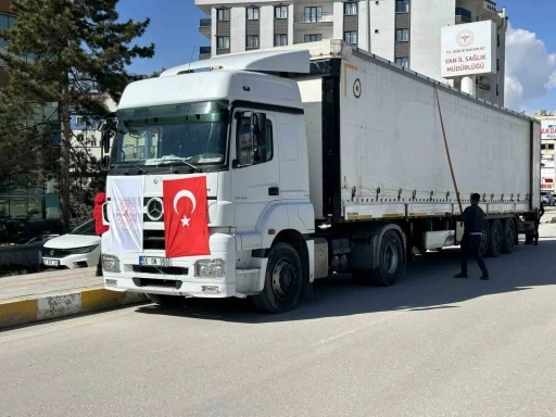 İran&rsquo;daki savaş mağdurları i&ccedil;in Van&rsquo;dan 3 yardım tırı g&ouml;nderildi
