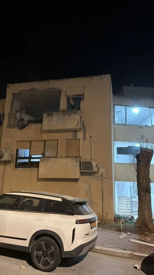 İran&rsquo;dan İsrail&rsquo;in kuzeyine yapılan f&uuml;ze saldırısı maddi hasara yol a&ccedil;tı
