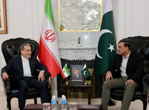 İran Dışişleri Bakanı Arak&ccedil;i, Pakistan Genelkurmay Başkanı Munir ile g&ouml;r&uuml;şt&uuml;
