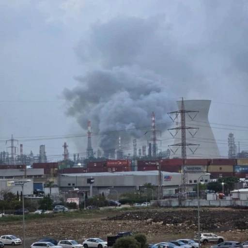 İran, İsrail&rsquo;deki Hayfa Petrol Rafinerisi&rsquo;ni hedef aldı
