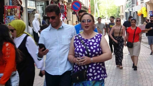 İranlı turistler Van esnafına çifte bayram yaşattı
