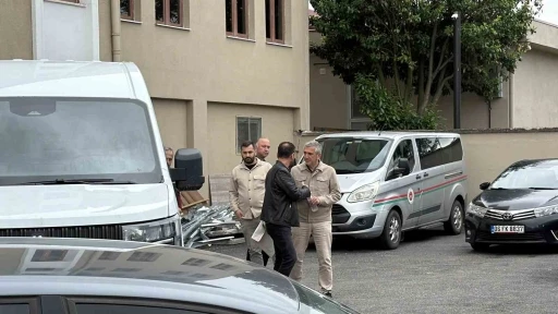İrtikap soruşturması kapsamında g&ouml;z altına alınan Ak&ccedil;akoca Belediye Başkanı Fikret Albayrak tutuklandı
