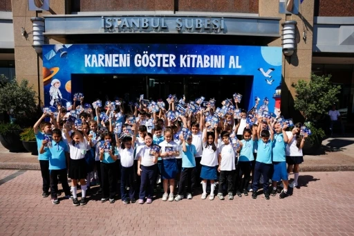İş Bankası şubeleri karnelerini alan &ccedil;ocukları bekliyor
