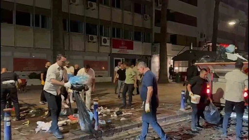 İş başa düştü, biriken çöpleri Başkan Cemil Tugay topladı
