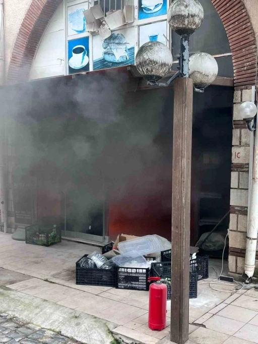 İş hanındaki yangın büyümeden söndürüldü
