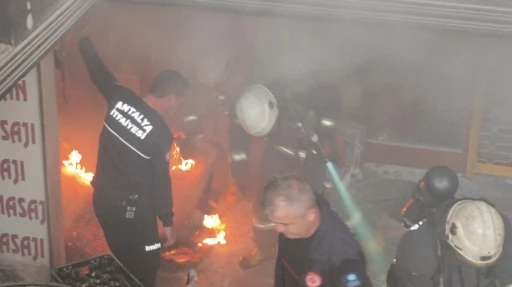İş hanının bodrum katında çıkan yangın korkuttu

