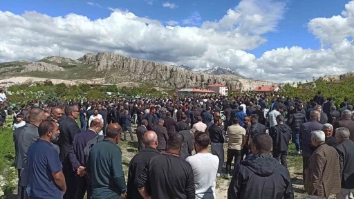İş kazasında hayatını kaybeden gen&ccedil; toprağa verildi