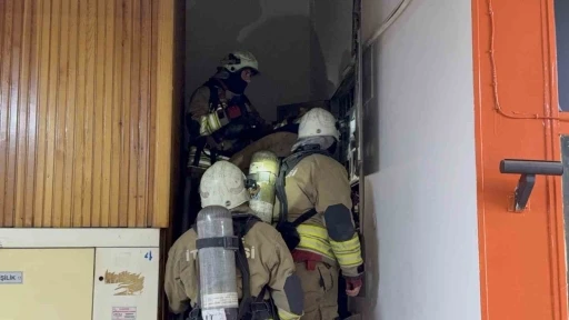 İş merkezinde çıkan dumanlar korkuttu
