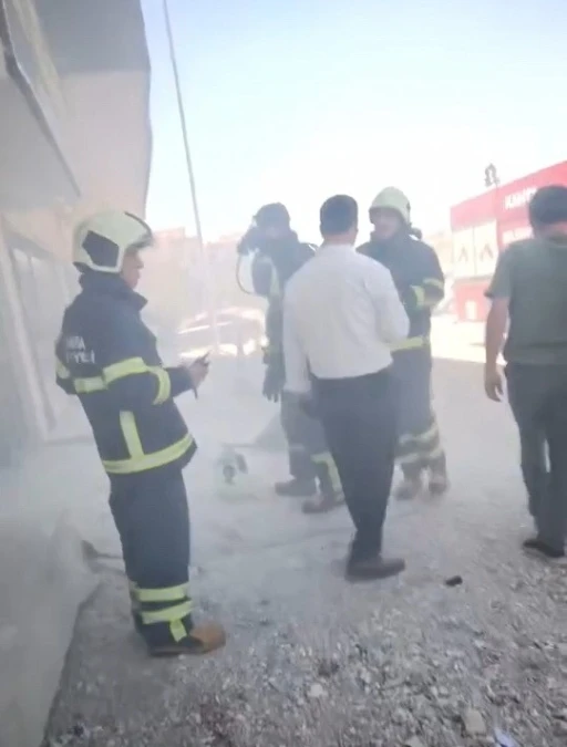 İş merkezindeki korkutan yangında 2 kişi hastaneye kaldırıldı
