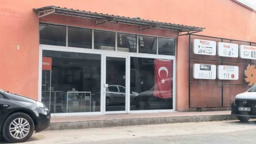 İş yerine ateş a&ccedil;ıp ka&ccedil;tılar
