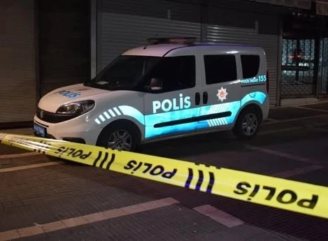 İş yerini kundaklarken kendini yaktı
