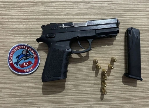 İş yerini kurşunlayacaklardı, polisin dikkati sayesinde yakalandılar
