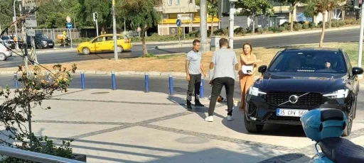 İşçi maaş bekliyor, Başkan aylık kirası 276 bin lira olan araca biniyor
