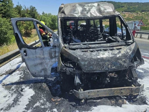 İş&ccedil;i servisi alev aldı, faciaya ramak kaldı
