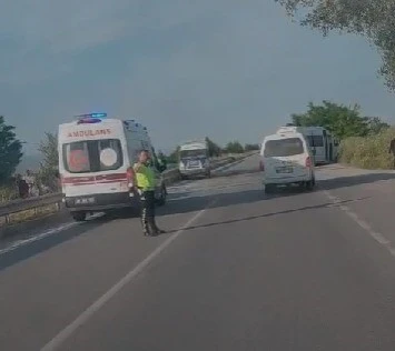 İş&ccedil;i servisleri &ccedil;arpıştı; 10 yaralı
