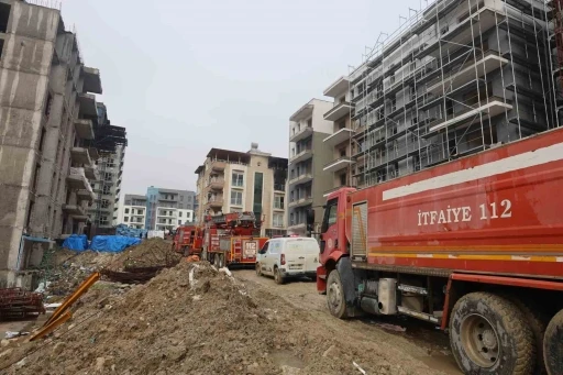 İş&ccedil;ilerin kaldığı apartman dairesi alevlere teslim oldu
