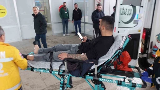 İşe gitmek için dolmuş beklerken silahlı saldırıda yaralandı
