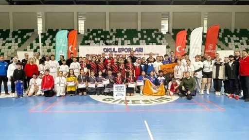 İşitme Engelliler Badminton T&uuml;rkiye Şampiyonası&rsquo;nda Eskişehir&rsquo;den b&uuml;y&uuml;k başarı
