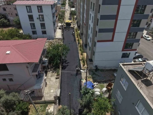 İskenderun Belediyesi, bir haftada 4 bin 768 ton sıcak asfalt serimi ger&ccedil;ekleştirdi
