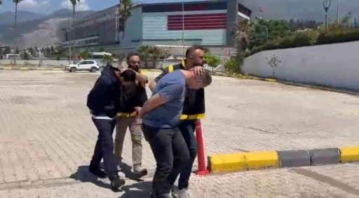 İskenderun&rsquo;da hapis cezası ile aranan 2 kişi yakalandı
