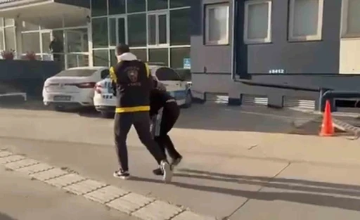 İskenderun&rsquo;da hapis cezası ile aranan şahıs yakalandı
