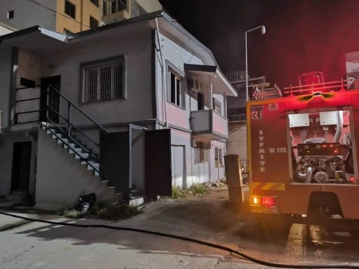 İskenderun&rsquo;da iş yerinin deposunda yangın &ccedil;ıktı

