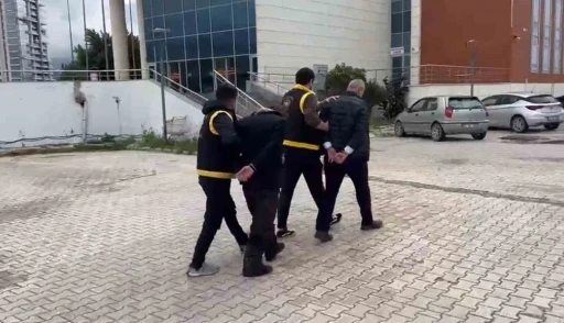 İskenderun&rsquo;da işledikleri su&ccedil;lardan aranan 2 kişi yakalandı
