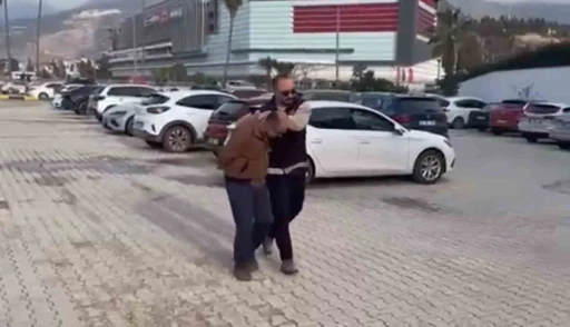 İskenderun&rsquo;da kamu kurumundan hırsızlık ş&uuml;phelisi tutuklandı
