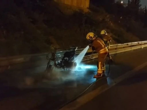 İskenderun&rsquo;da motosiklet alevlere teslim oldu
