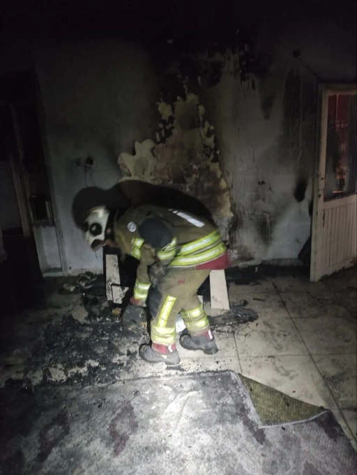 İskendurun&rsquo;da ev yangını

