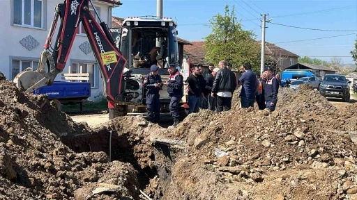 İSKİ&rsquo;nin altyapı &ccedil;alışmasında g&ouml;&ccedil;&uuml;k altında kalan şahıs kurtarıldı
