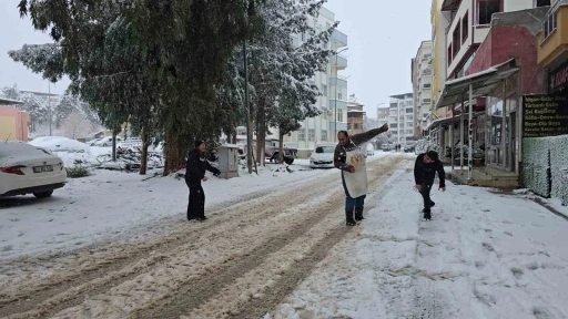 İslahiye&rsquo;de kar etkili oluyor
