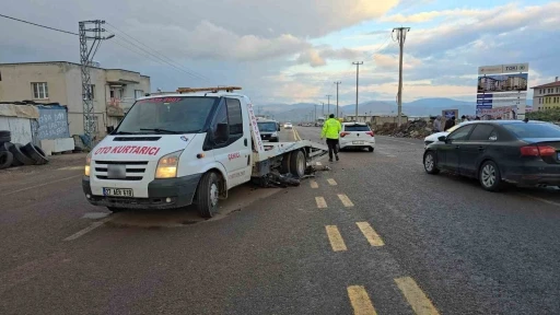İslahiye’de motosikletle kamyonet çarpıştı: 1 ölü, 1 ağır yaralı
