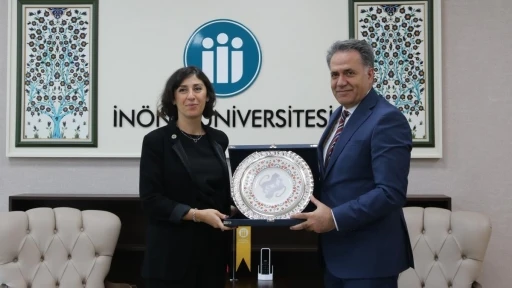 İsmet İn&ouml;n&uuml;&rsquo;n&uuml;n torunu Zeynep Bilgehan&rsquo;dan Rekt&ouml;r Akpolat&rsquo;a ziyaret
