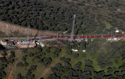 İspanya&rsquo;da hızlı trenlerin &ccedil;arpıştığı kazada &ouml;l&uuml; sayısı 41 oldu
