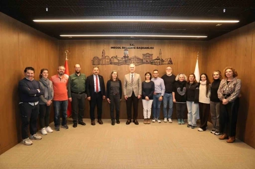 İspanyol misafirlerden İneg&ouml;l&rsquo;&uuml;n &rsquo;N&ouml;bet&ccedil;i Kitaphane&rsquo;lerine tam not
