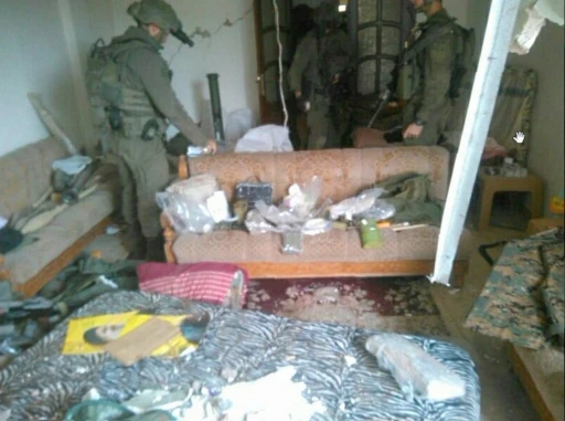 İsrail, L&uuml;bnan&rsquo;da Hizbullah&rsquo;a ait silah deposunu vurdu: 2 &ouml;l&uuml;
