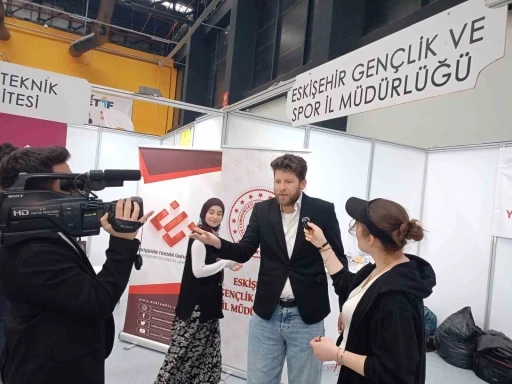 &rsquo;İşsizlik&rsquo; konulu komedi skeci İstihdam Fuarı&rsquo;na renk kattı

