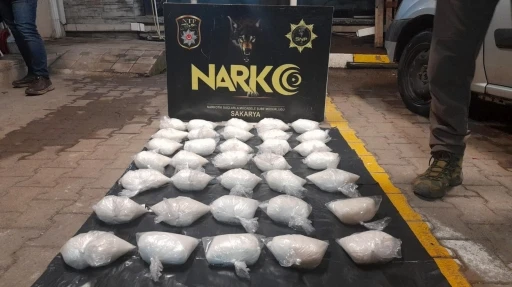 İstanbul&rsquo;a 17 kilo zehir g&ouml;t&uuml;recekti, Sakarya&rsquo;dan &ccedil;ıkamadı