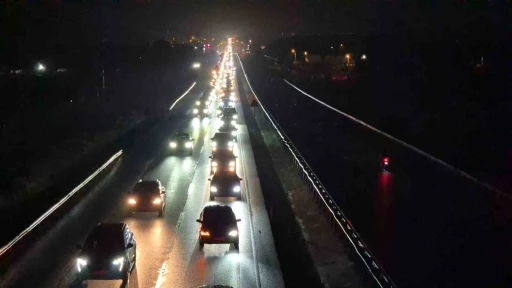 İstanbul’a dönüş: Tekirdağ’da trafik yoğunluğu
