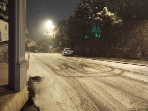 İstanbul Anadolu Yakası&rsquo;nda kar yağışı etkili oluyor
