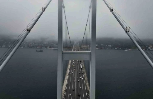 İstanbul Boğaz’ında sis sabah saatlerinde etkili oldu

